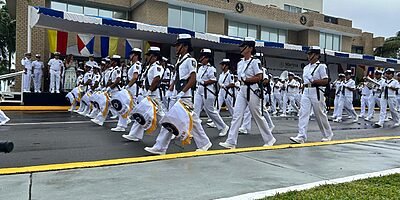 Marina clausura Adiestramiento Básico Naval 2026 de 54 alumnos