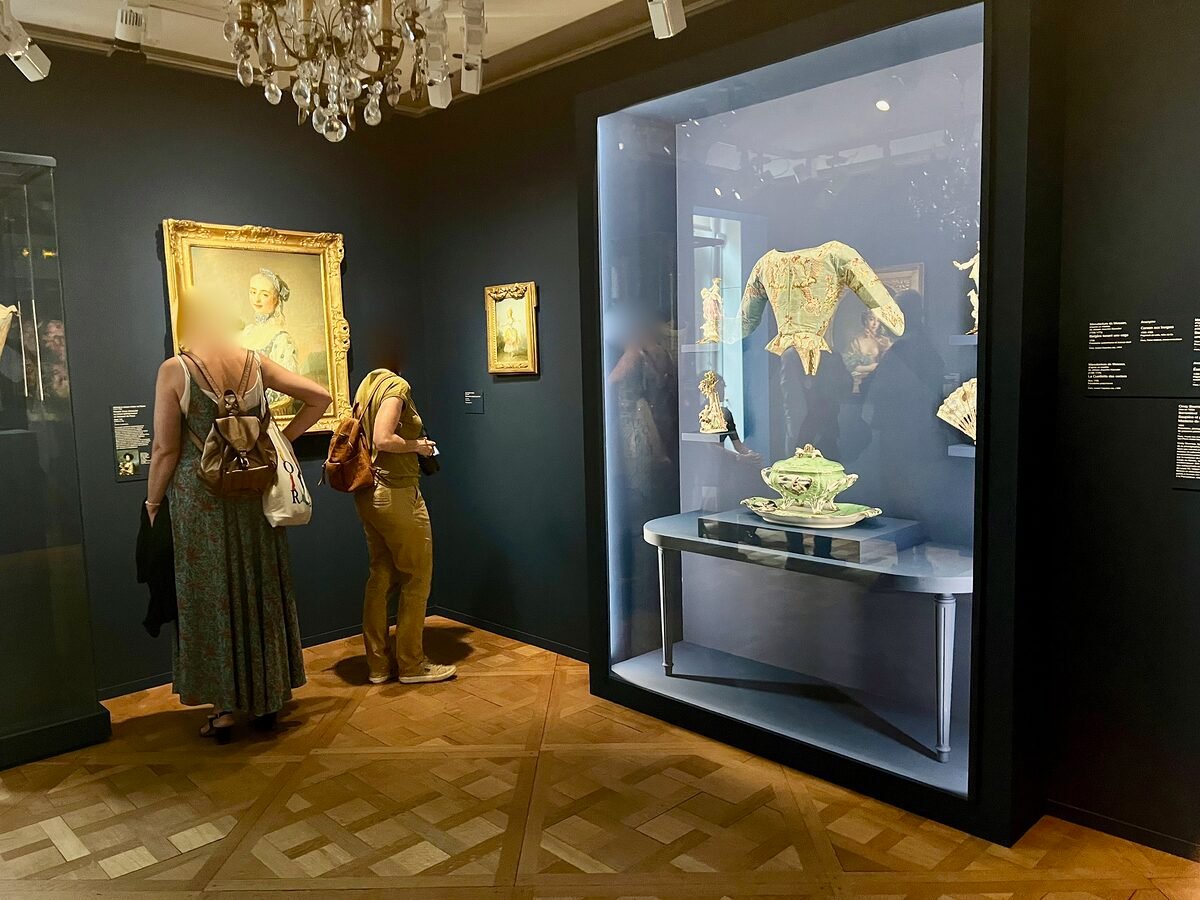“Revelar lo femenino”, una exposición de moda