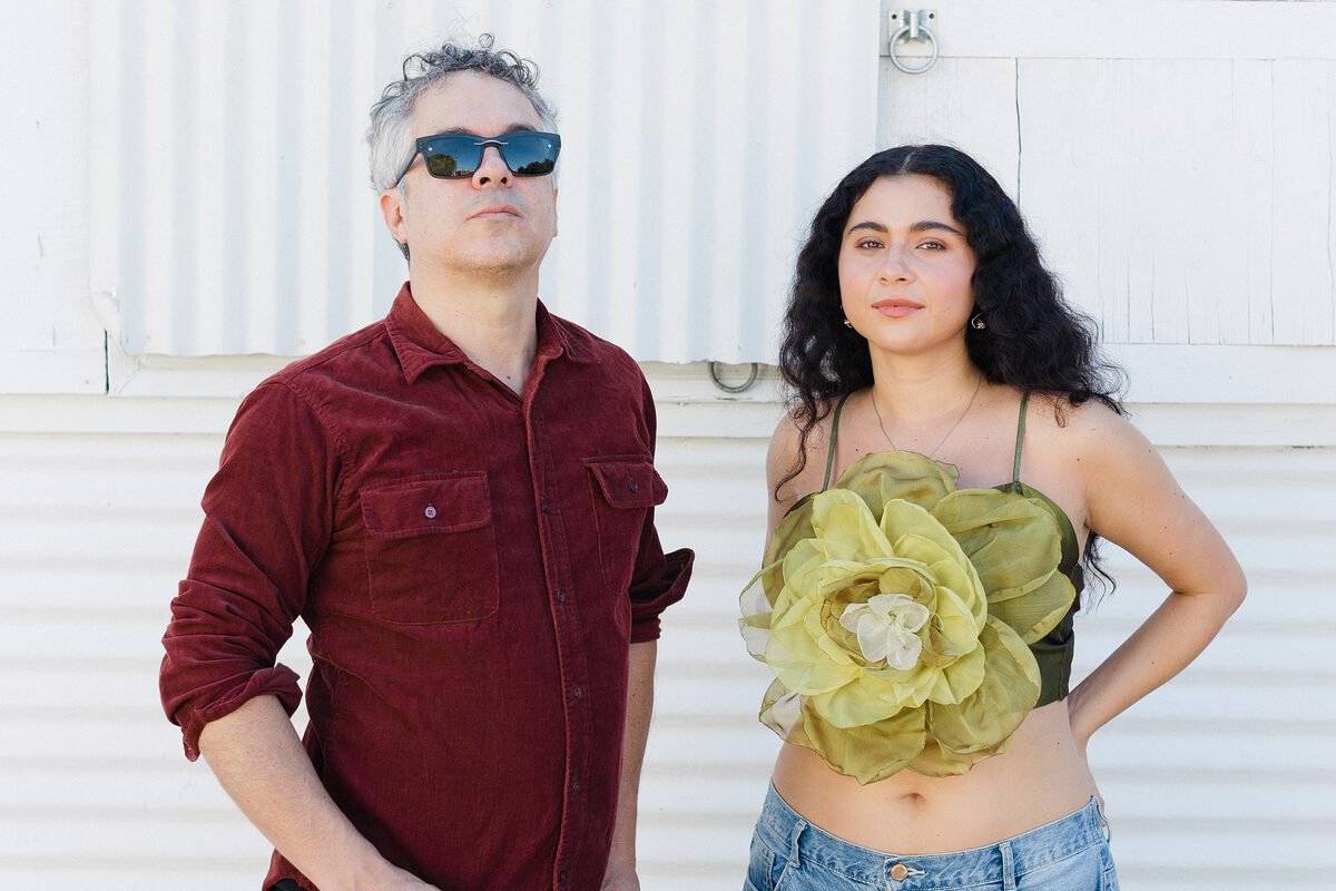 Silvana Estrada lanza edición expandida de “Vendrán Suaves Lluvias” con una colaboración de M. Ward