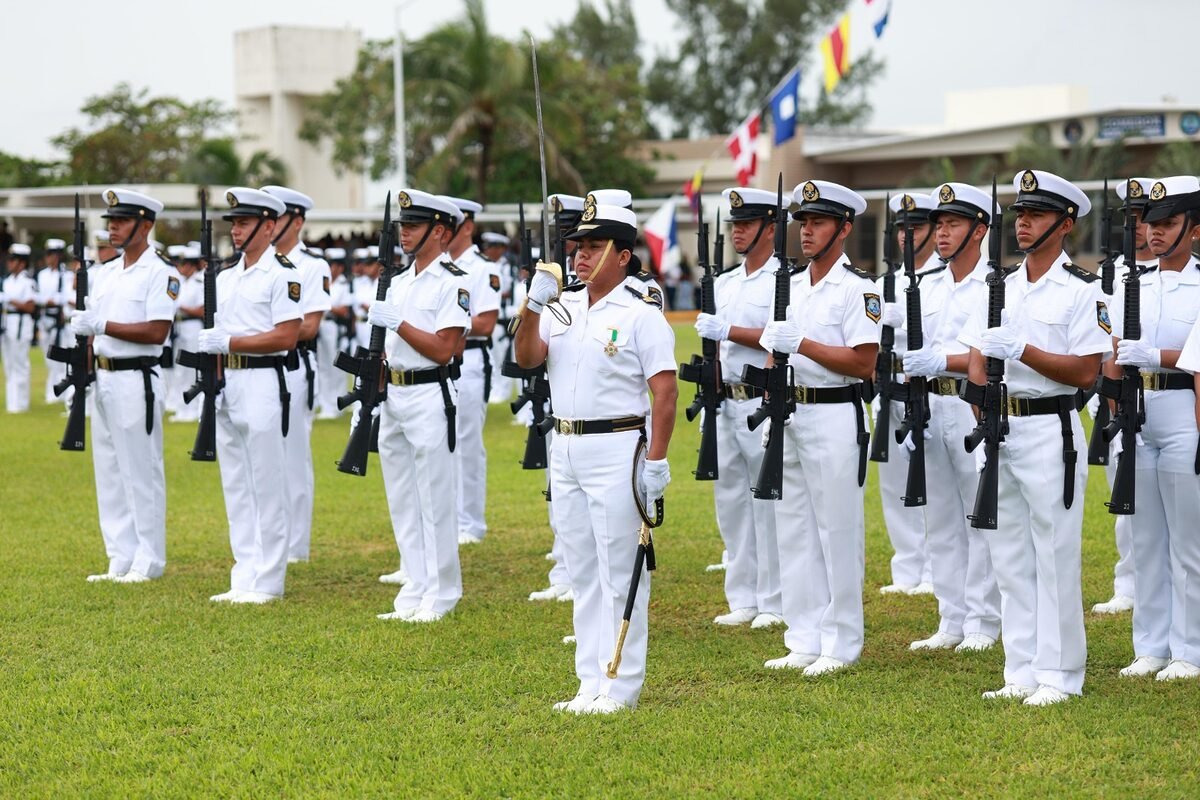 Marina clausura Adiestramiento Básico Naval 2026 de 54 alumnos