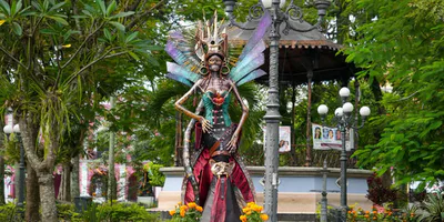 Imagen de Catrina frente al palacio municipal de Córdoba