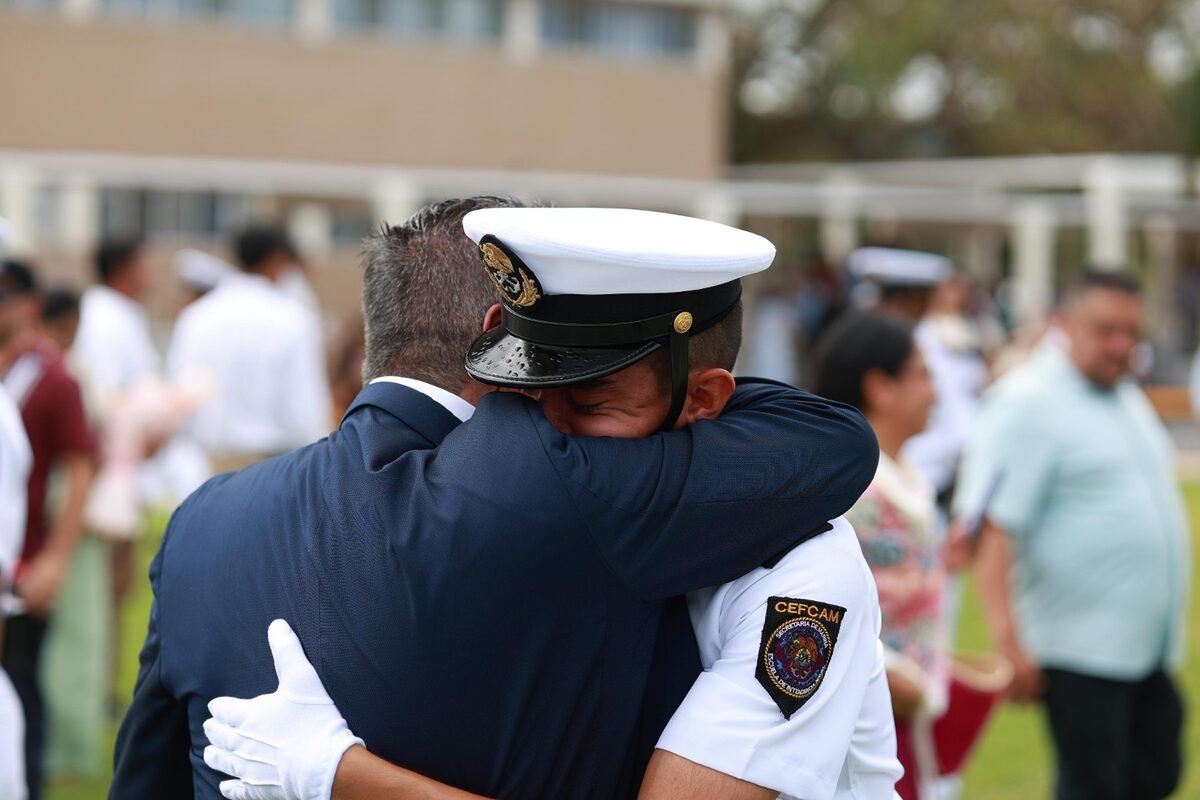 Marina clausura Adiestramiento Básico Naval 2026 de 54 alumnos