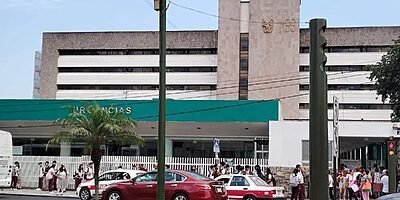 Hospitalizados dos agentes heridos durante operativo en Orizaba