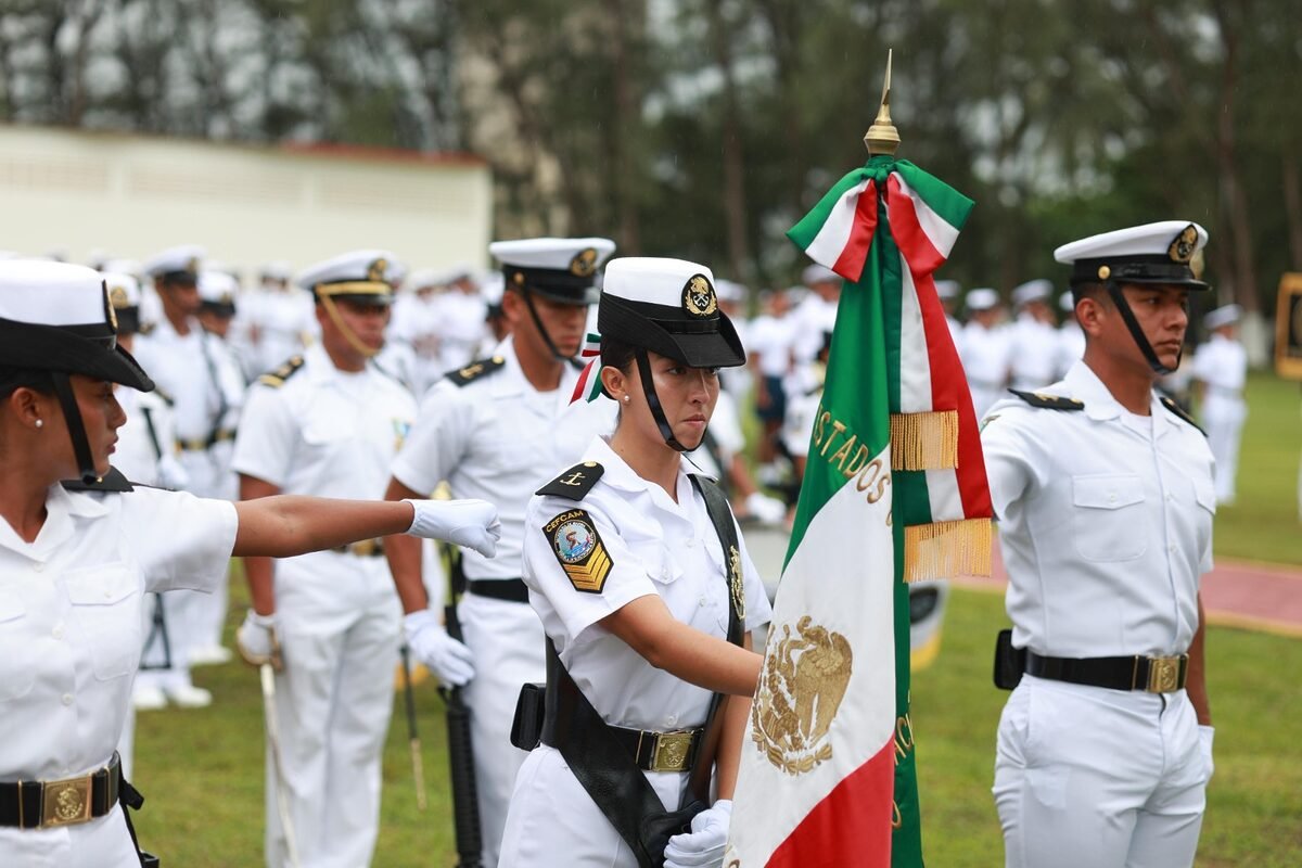 Marina clausura Adiestramiento Básico Naval 2026 de 54 alumnos