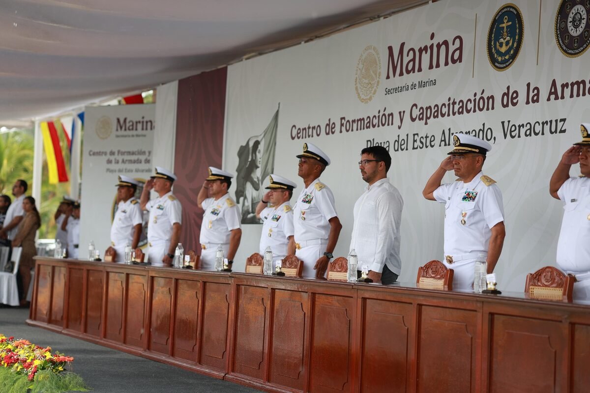 Marina clausura Adiestramiento Básico Naval 2026 de 54 alumnos