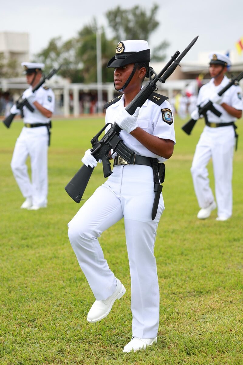 Marina clausura Adiestramiento Básico Naval 2026 de 54 alumnos