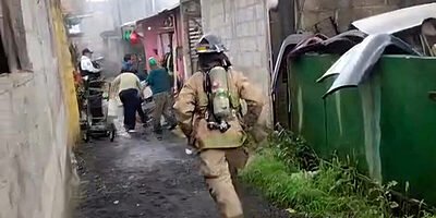 Controlan incendio en vivienda de Orizaba con apoyo vecinal